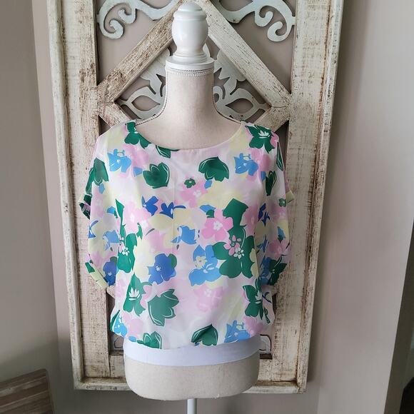 Joseph A. Women's Short Sleeve Dolman Blouson Banded Blouse Top in Pastel Floral - Picture 2 of 11